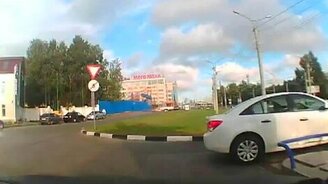 Блондинка на заправке - смотреть видео (1:04)