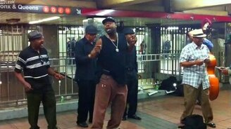 Шикарное выступление в метро - смотреть видео (2:39)