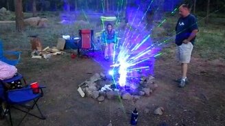 Удивительное трёхмерное отражение лазера - смотреть видео (0:50)