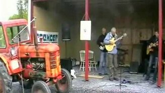 Аккомпанемент тракторным двигателем - смотреть видео (4:56)