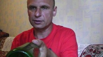 Разбиваем копеечной монеткой бутылку - смотреть видео (2:37)