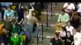 Увлечённый болельщик - смотреть видео (2:21)