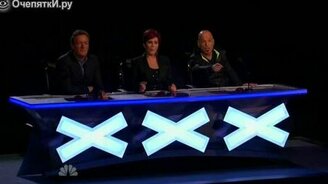 Танец в люминесцентных костюмах - смотреть видео (1:54)