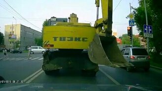 Экскаваторщик поздоровался с напарником - смотреть видео (0:26)