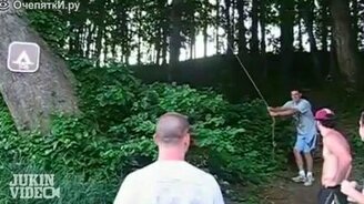 Неудачный полёт на верёвке - смотреть видео (0:46)