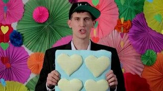 Поздравили приятеля с женитьбой - смотреть видео (4:10)