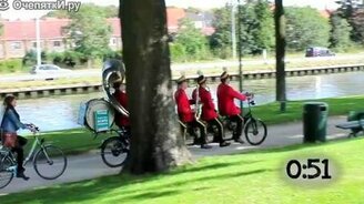 Велосипед-тандем - это весело! - смотреть видео (0:58)