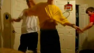 Ударился о полку - смотреть видео (0:19)