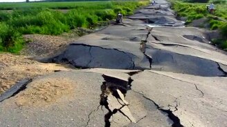 Асфальт, по которому невозможно проехать - смотреть видео (1:38)