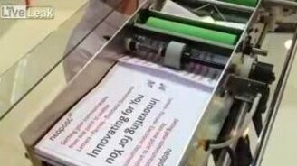 Заводик бумажных самолётов - смотреть видео (0:09)