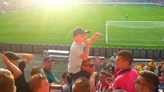 Главный запевала на трибуне - смотреть видео (0:36)