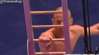 Рекордсмен с сильной рукой - смотреть видео (1:56)