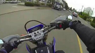 Мотоциклист помог инвалиду - смотреть видео (1:01)