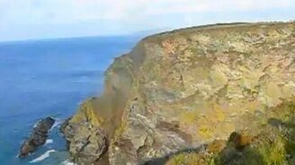 Повезло увидеть обрушение утёса - смотреть видео (0:50)