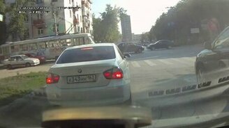 Слабоумие против трамвая - смотреть видео (0:36)