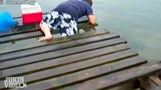 Провальные и смешные моменты с рыболовами - смотреть видео (2:20)