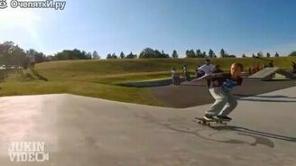 Сложный скейтерский трюк - смотреть видео (0:18)