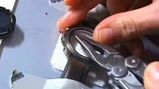 Как чинить часы в космосе - смотреть видео (2:24)