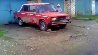 Сорванцы клеют тонировку - смотреть видео (0:59)