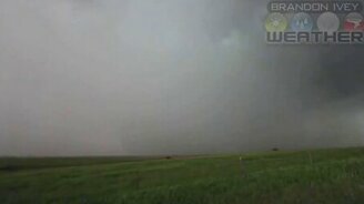 Мы внутри торнадо - смотреть видео (4:32)