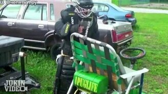 Прыжок через авто на самоделке - смотреть видео (1:13)