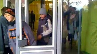 Что будет, если у двери убрать стекло - смотреть видео (3:33)