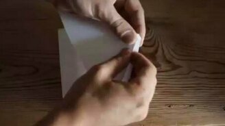 Бумажный самолётик в вечном полёте - смотреть видео (2:00)