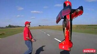 Крутая модель самолёта - смотреть видео (1:34)