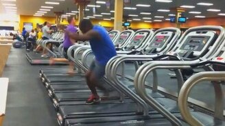 Танцор на беговой дорожке - смотреть видео (1:56)