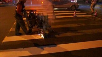 Как в Китае наносят дорожную разметку - смотреть видео (2:56)