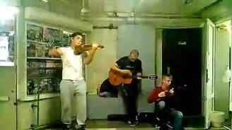 Энергичные музыканты в метрополитене - смотреть видео (10:00)