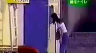 На унитазе по волнам - смотреть видео (0:48)