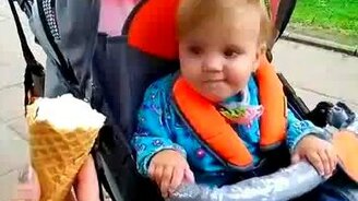 Первое в жизни малышки мороженое - смотреть видео (0:37)