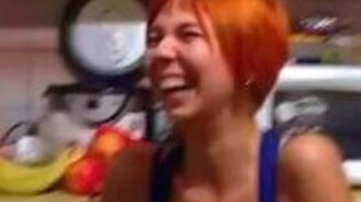 У девушки смех тюленя - смотреть видео (1:10)