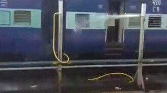 Суровая индийская железная дорога - смотреть видео (1:08)