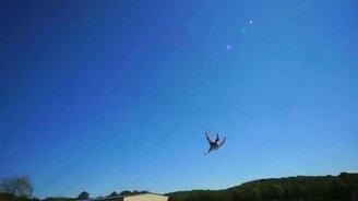 Бассейн с крутым трамплином - смотреть видео (3:29)