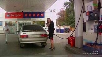 Рассеянная водительница - смотреть видео (2:22)