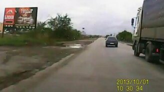 Неожиданный вылет заднего стекла - смотреть видео (0:22)