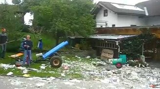 Устроили разруху во дворе - смотреть видео (0:35)