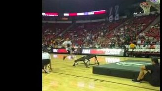 Как надо играть в баскетбол - смотреть видео (0:08)