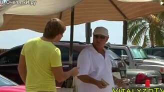 Американец говорит по-русски с прохожими в США - смотреть видео (5:49)