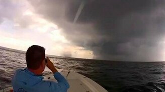 Захватывающий вид смерча в океане - смотреть видео (11:48)