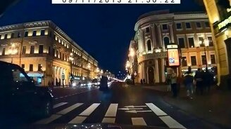 Пешеход сбил мотоциклиста - смотреть видео (0:37)