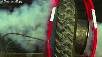 Взрыв шины в замедлении - смотреть видео (0:43)