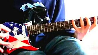 Интересный способ игры на гитаре - смотреть видео (2:28)