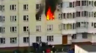 Спас ребёнка из горящей квартиры - смотреть видео (3:01)