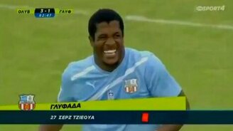 Реакция футболиста на удаление - смотреть видео (0:50)