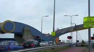 Необычный мост-трансформер - смотреть видео (2:52)