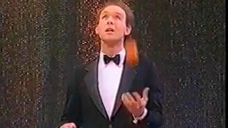 Выступление комика и жонглёра в одном лице - смотреть видео (6:07)