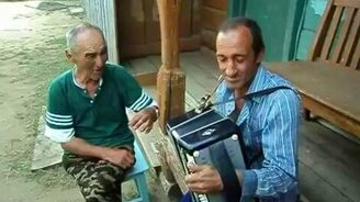 Талантлиый деревенский баянист - смотреть видео (2:42)